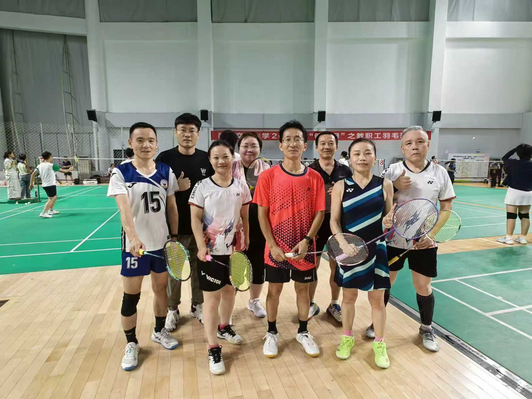 挥拍逐梦展风采 团结协作创佳绩——BBV体育_BBV(中国)教职工代表队在校羽毛球比赛中荣获第四名